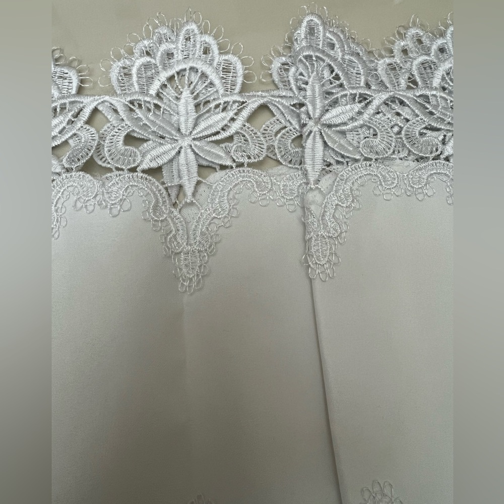 Chantilly Table Runner White approx: 13” x 70”NIP - Picture 4 of 4